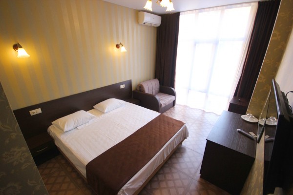 «Стандарт» трехместный с балконом