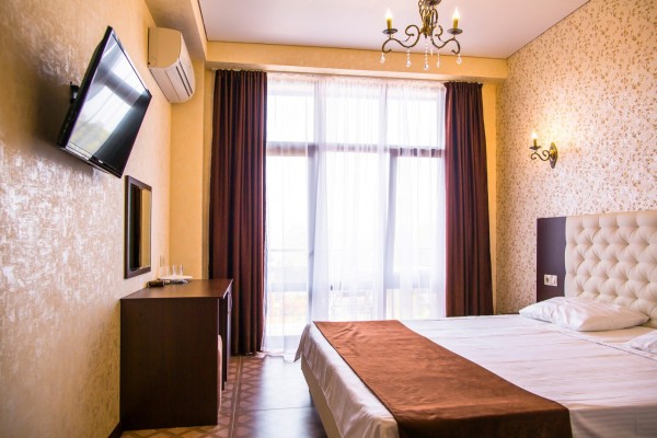 «Стандарт» двухместный с балконом и видом на горы