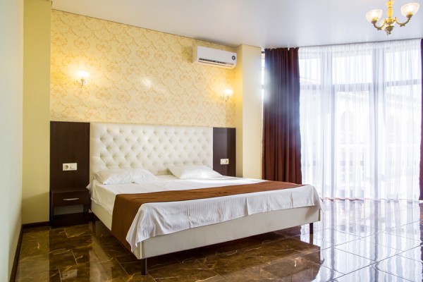 «Комфорт» с кроватью king-size и балконом